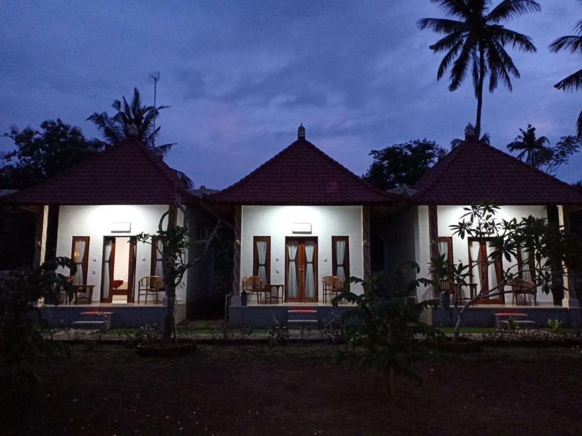 Santhi Guna Bungalow Toyapakeh Екстер'єр фото