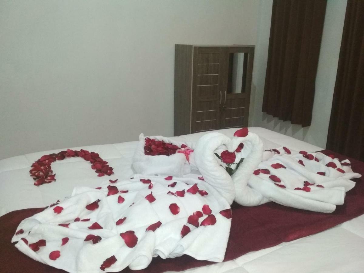 Santhi Guna Bungalow Toyapakeh Екстер'єр фото