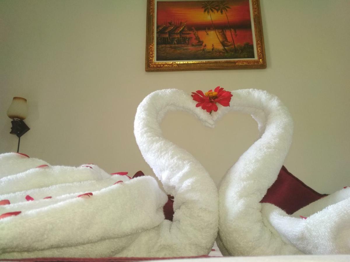 Santhi Guna Bungalow Toyapakeh Екстер'єр фото